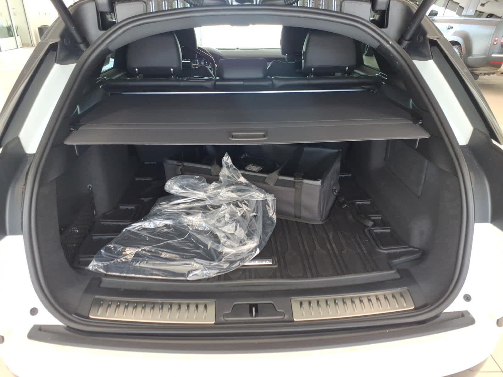 New 2026 Fuji White Land Rover Dynamic SE image 20