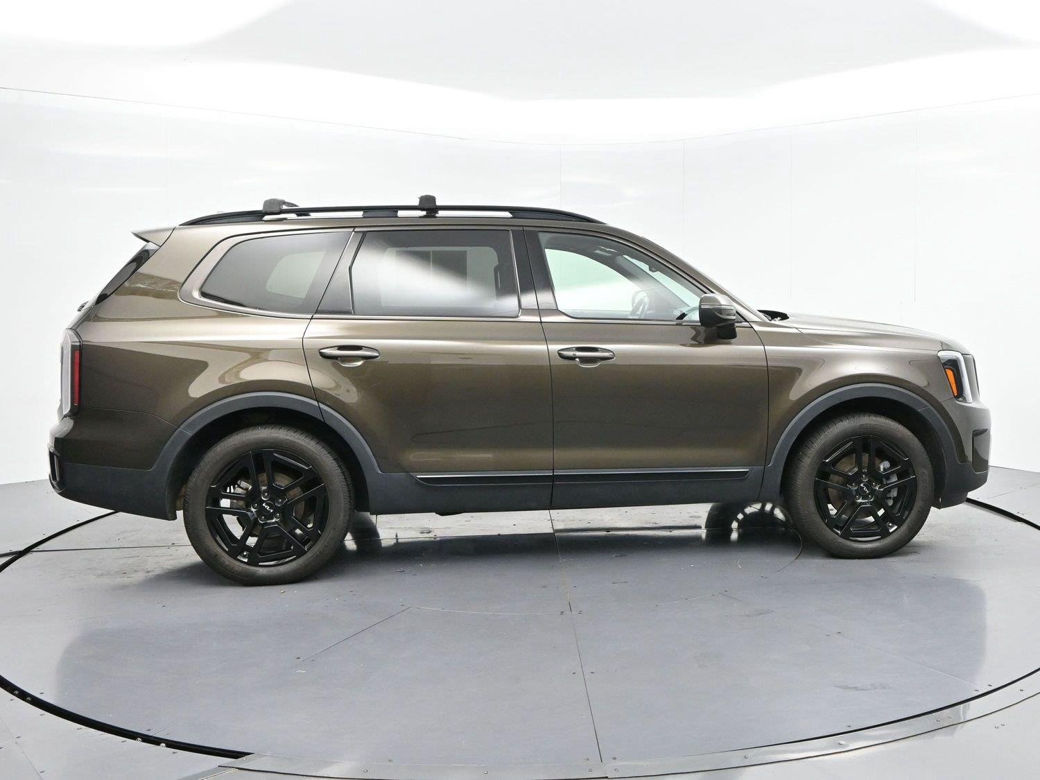 Used 2024 Dark Moss Kia EX X-Line image 8