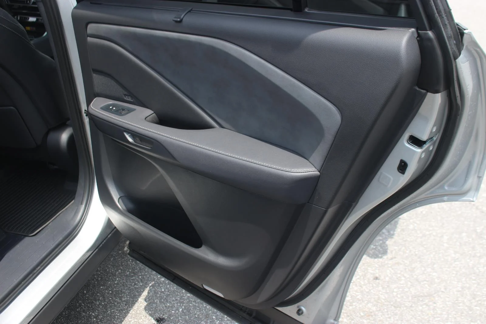 Used 2026 Silver Lexus TX 550h+ Luxury image 14