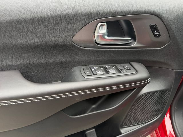 New 2026 Red Hot Pearl-Coat Exterior Paint Chrysler Select image 12