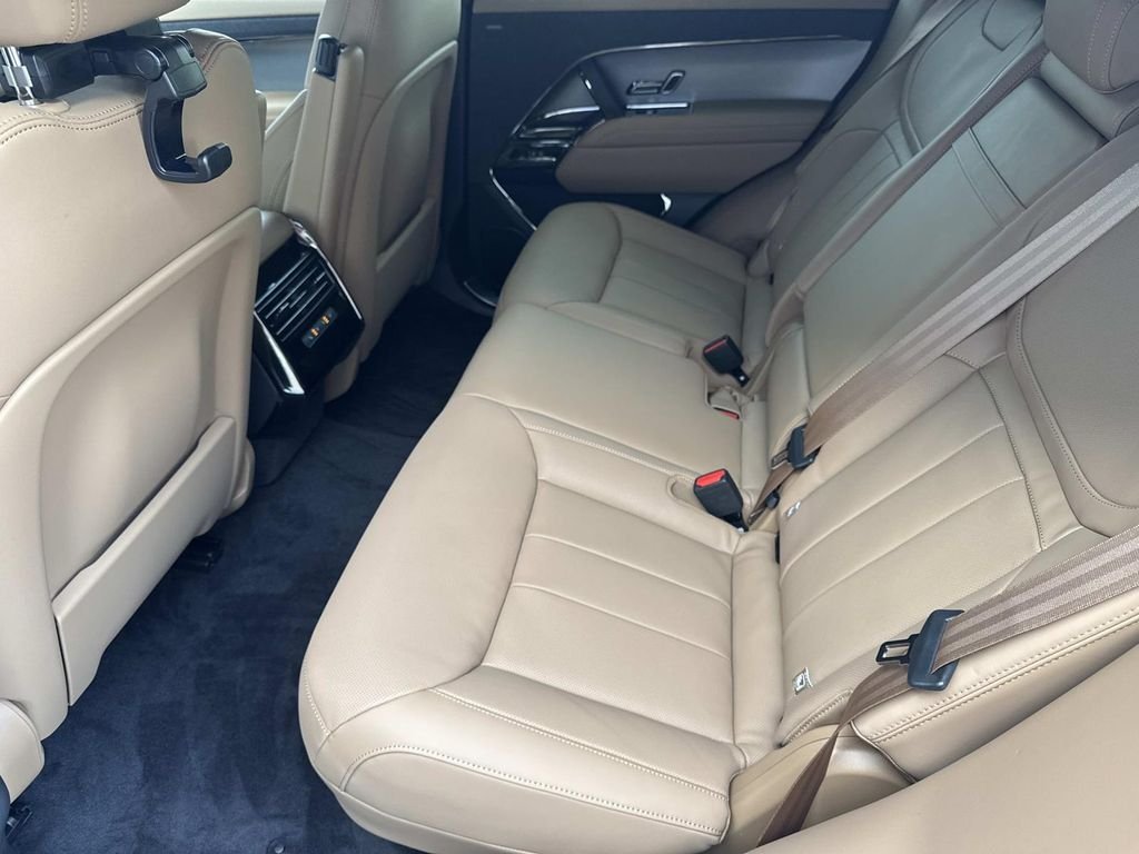 New 2026 Borasco Grey Land Rover SE image 16