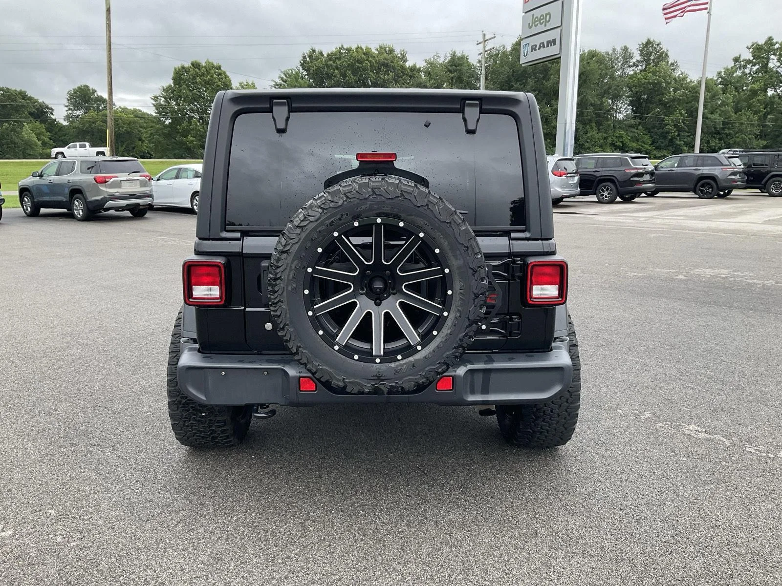 Used 2020 BLACK CLEAR COAT JEEP WAGON 4 DOOR image 7