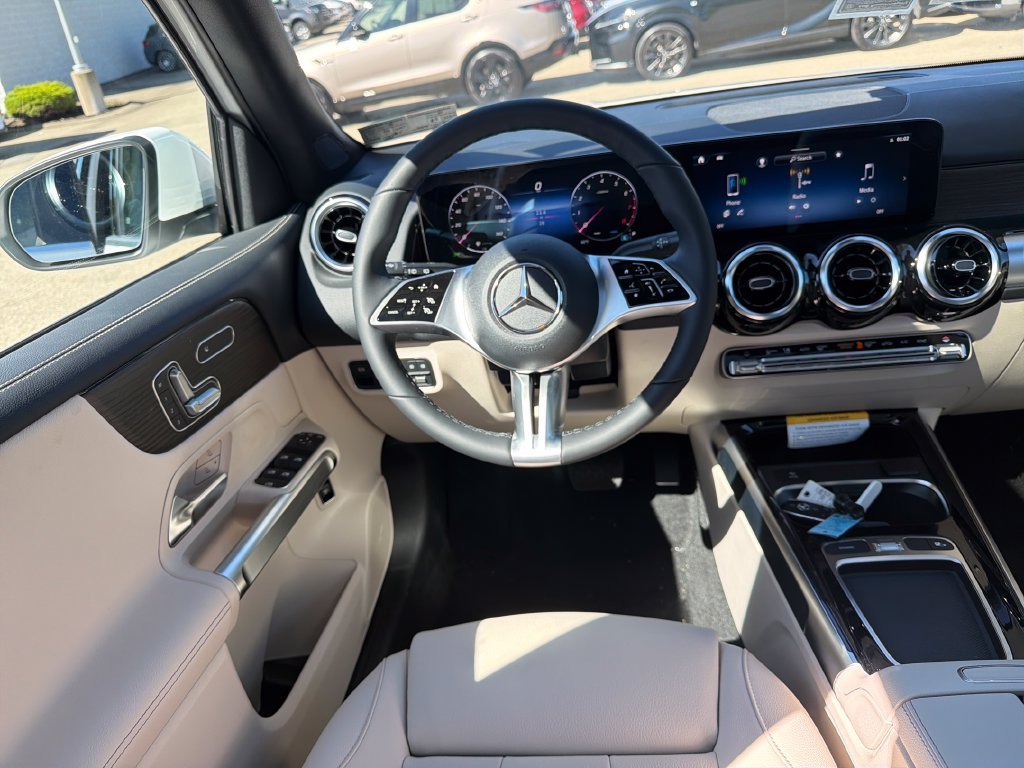 New 2026 Polar White Mercedes-Benz GLB 250 image 20