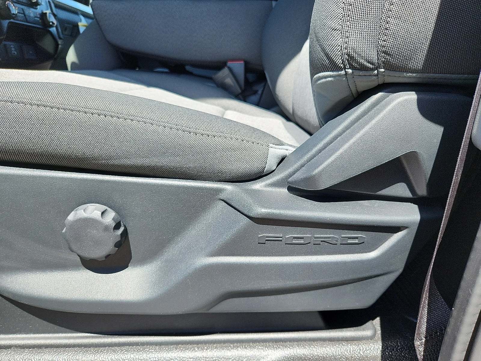 New 2026 Oxford White Ford F-350&reg; XL image 15