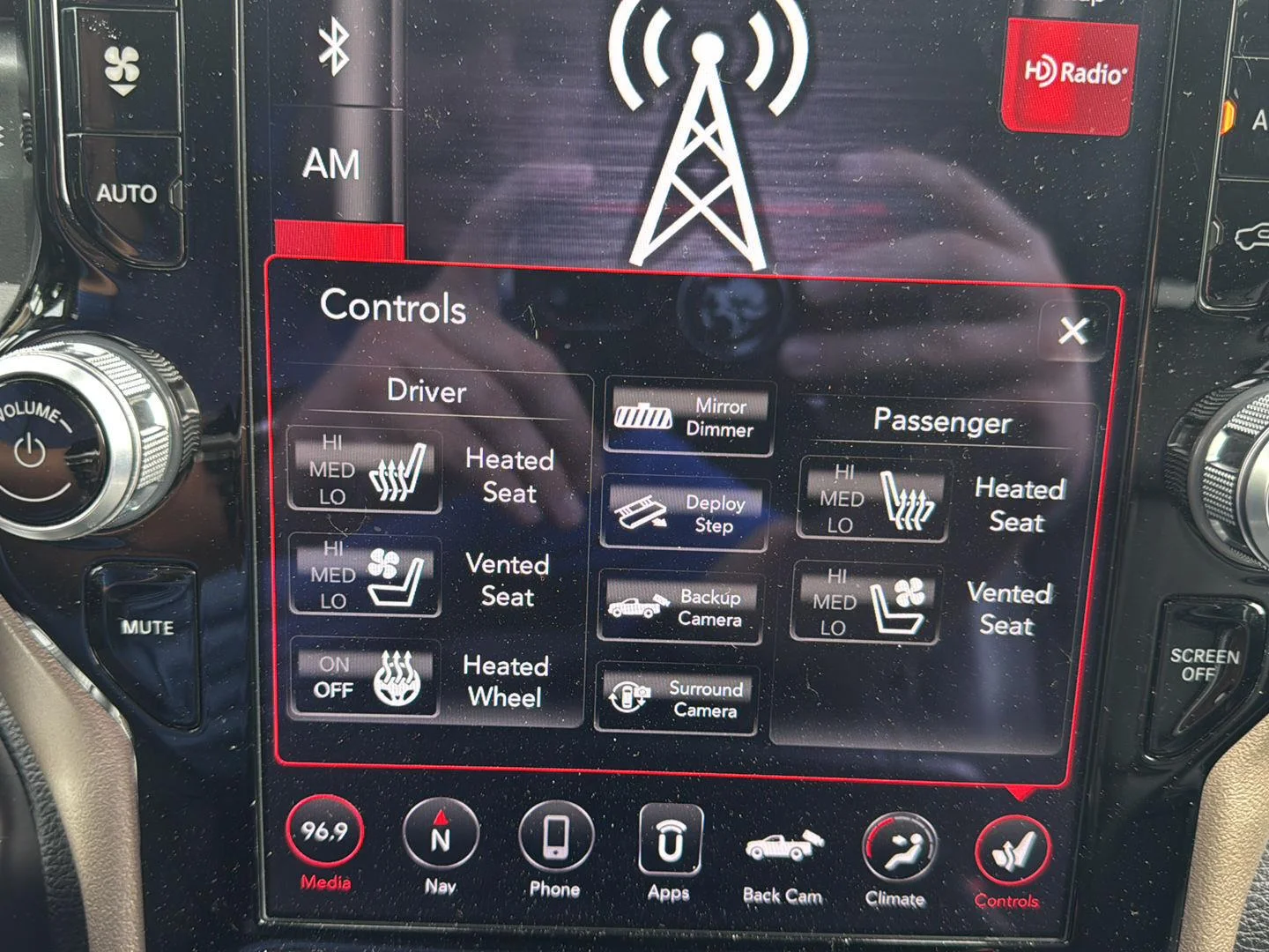 Used 2019 Diamond Black Crystal Pearlcoat Ram Laramie image 14