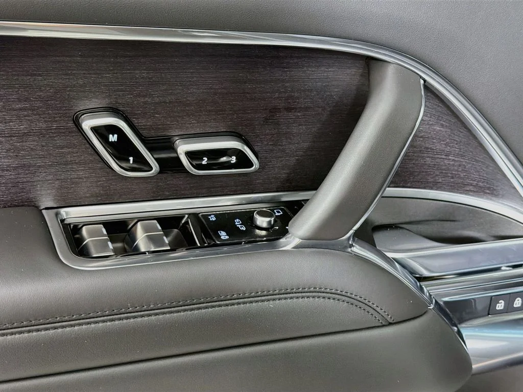 New 2026 Santorini Black Land Rover SE 7 Seats image 18