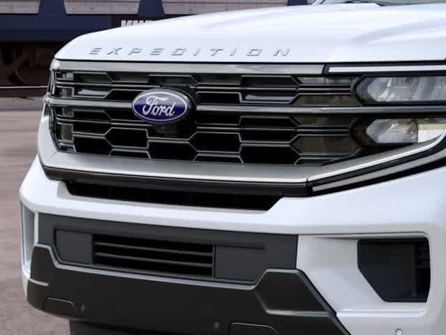 New 2027 Star White Metallic Tri-Coat Ford Platinum image 17