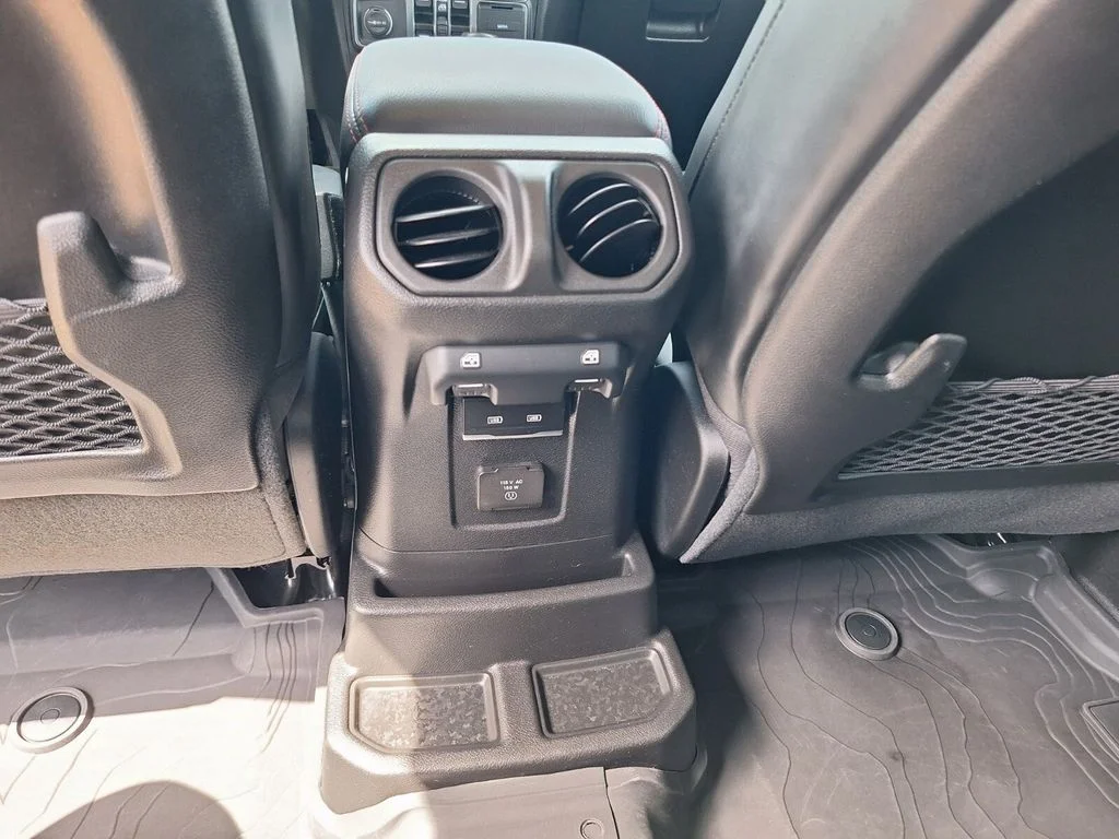 Used 2024 Anvil Clearcoat Jeep Rubicon image 12
