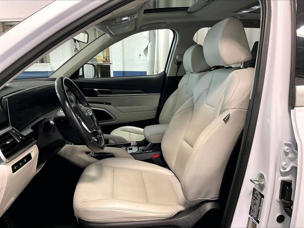 Used 2023 White Kia S image 10
