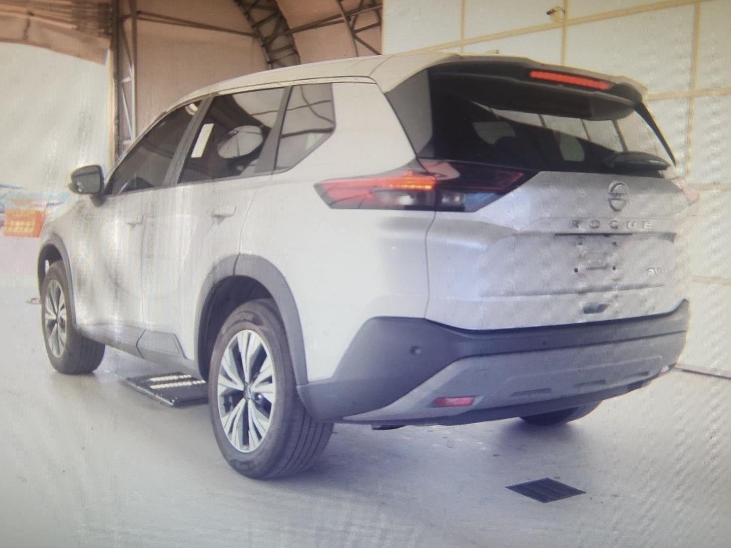 Used 2023  NISSAN SV image 2