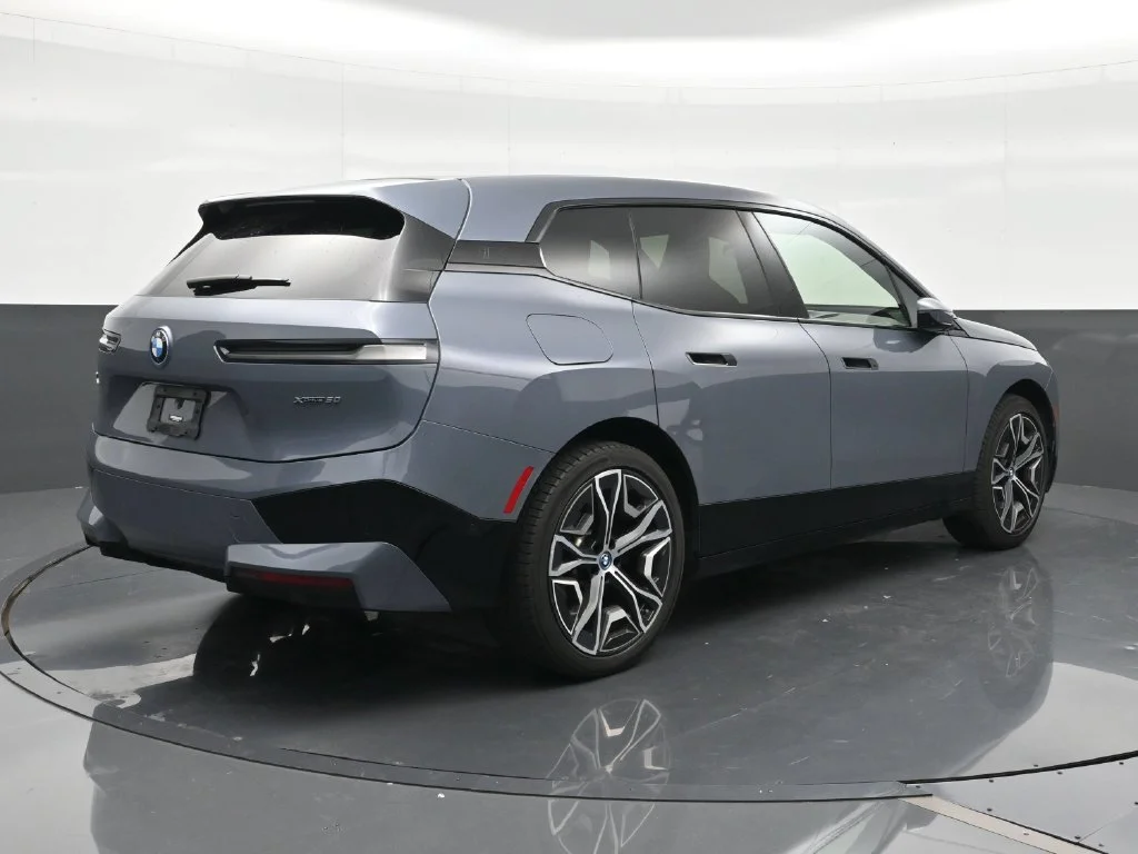 Used 2024 Gray BMW xDrive50 image 5