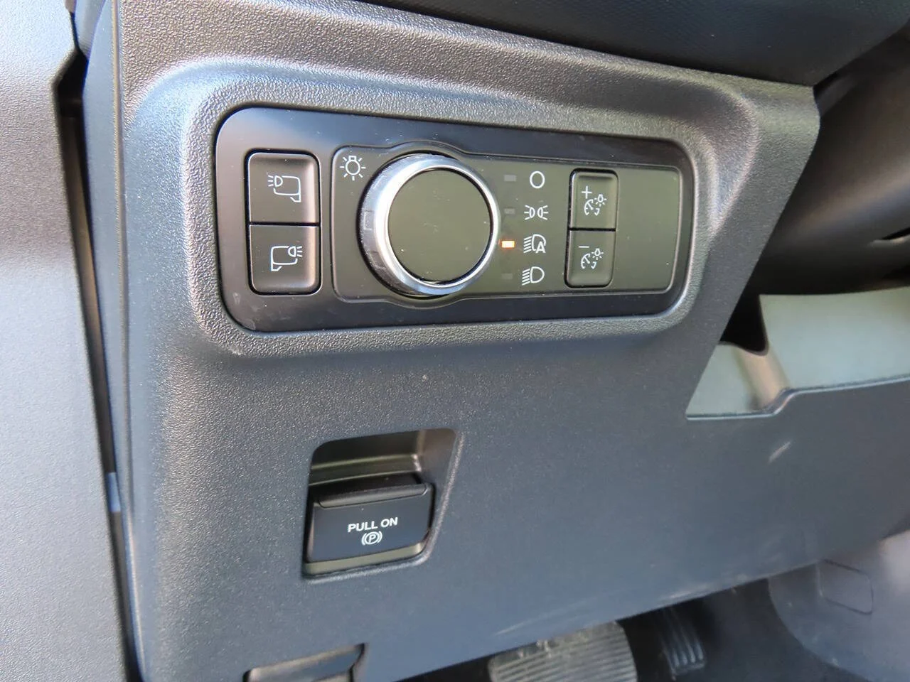 Used 2023 Cactus Gray Ford Outer Banks Advanced 4x4 2dr SUV image 12