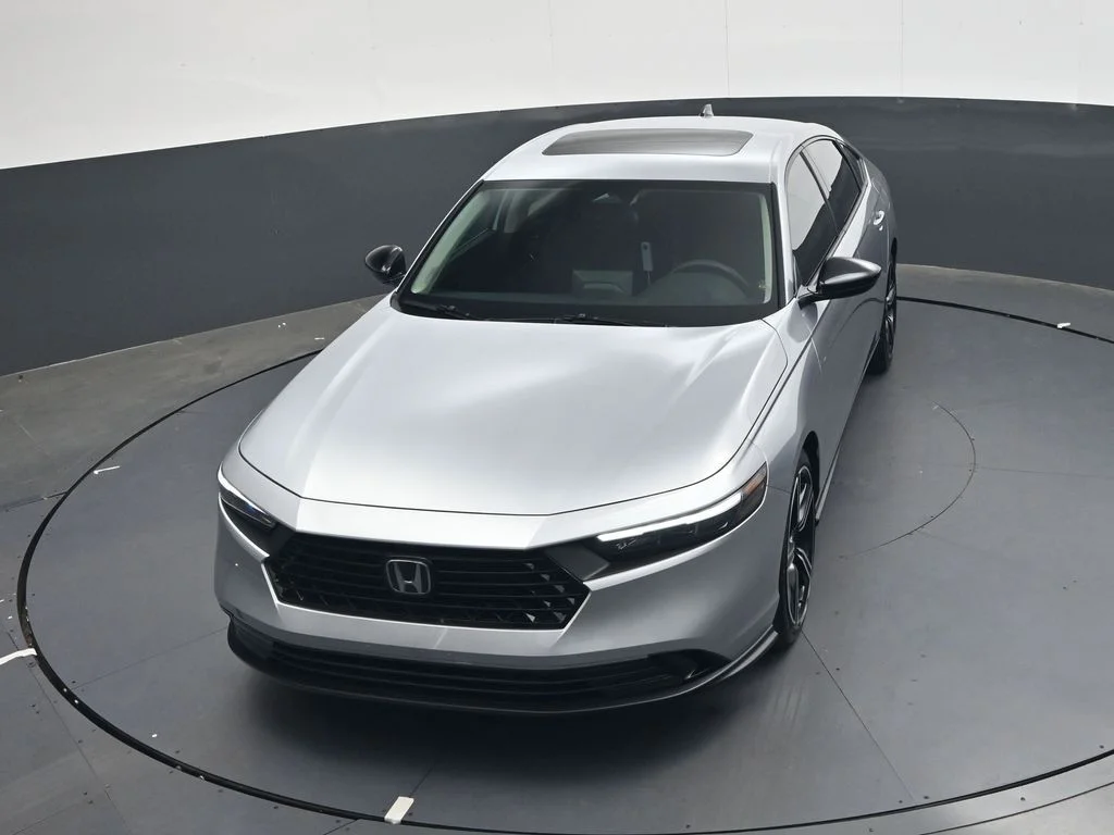 Certified Used 2026 Solar Silver Metallic Honda SE image 19