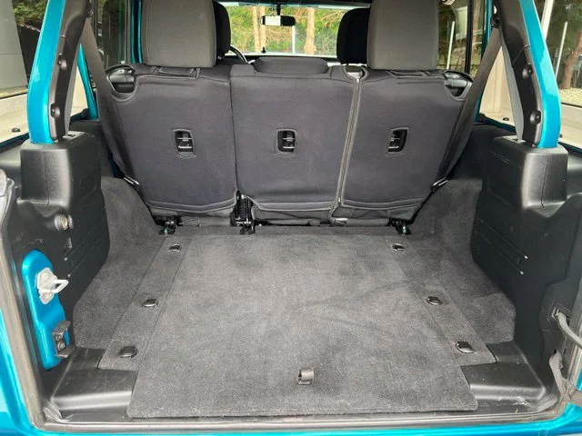 Used 2020  Jeep Unlimited Sport S image 27