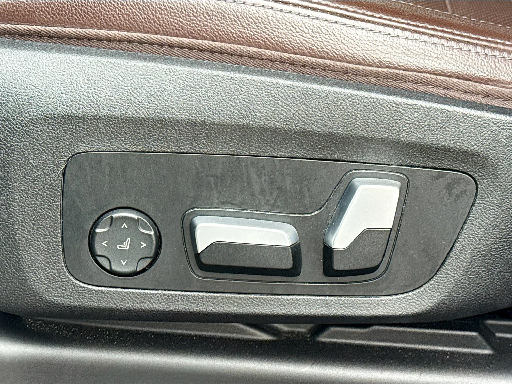 Used 2022 Mineral White Metallic BMW xDrive30i image 25