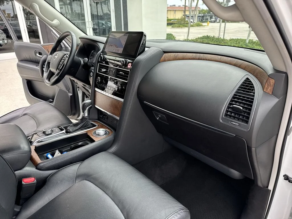 Used 2024 Aspen White Nissan SL image 32