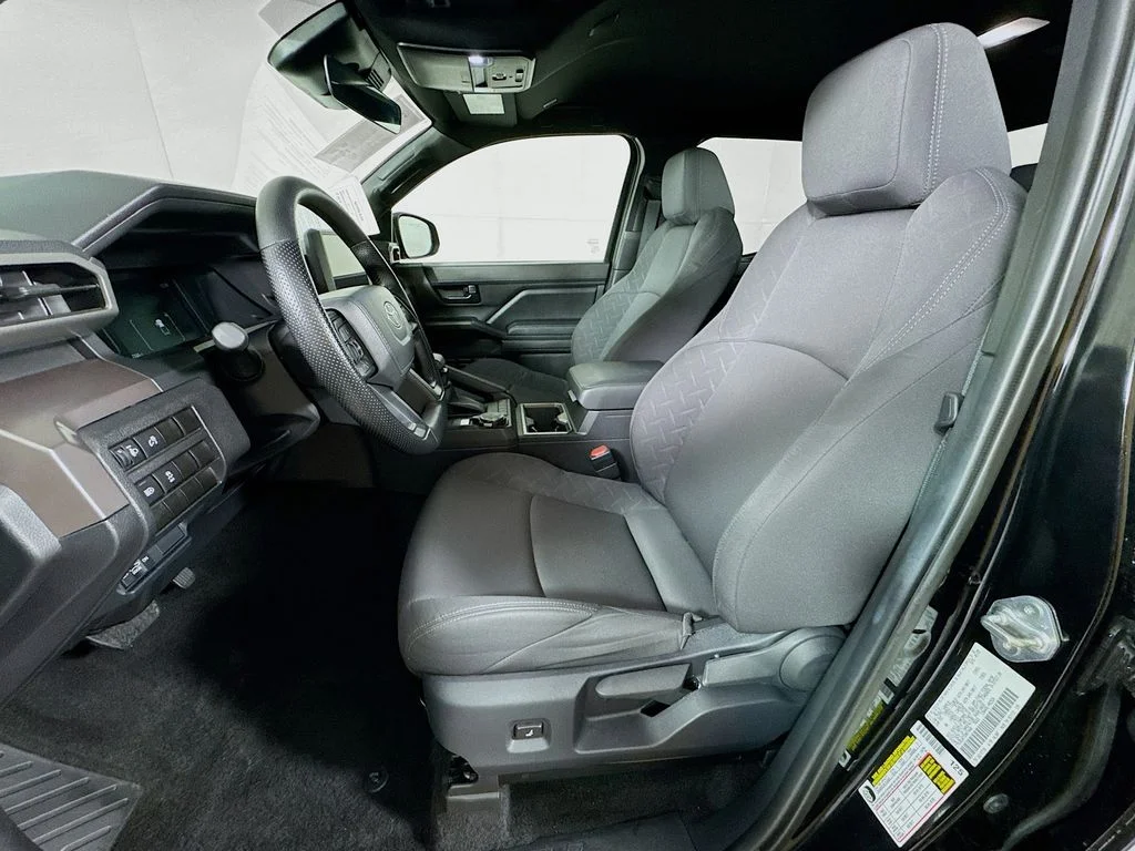 2025 Toyota Tacoma SR5 - Photo 24