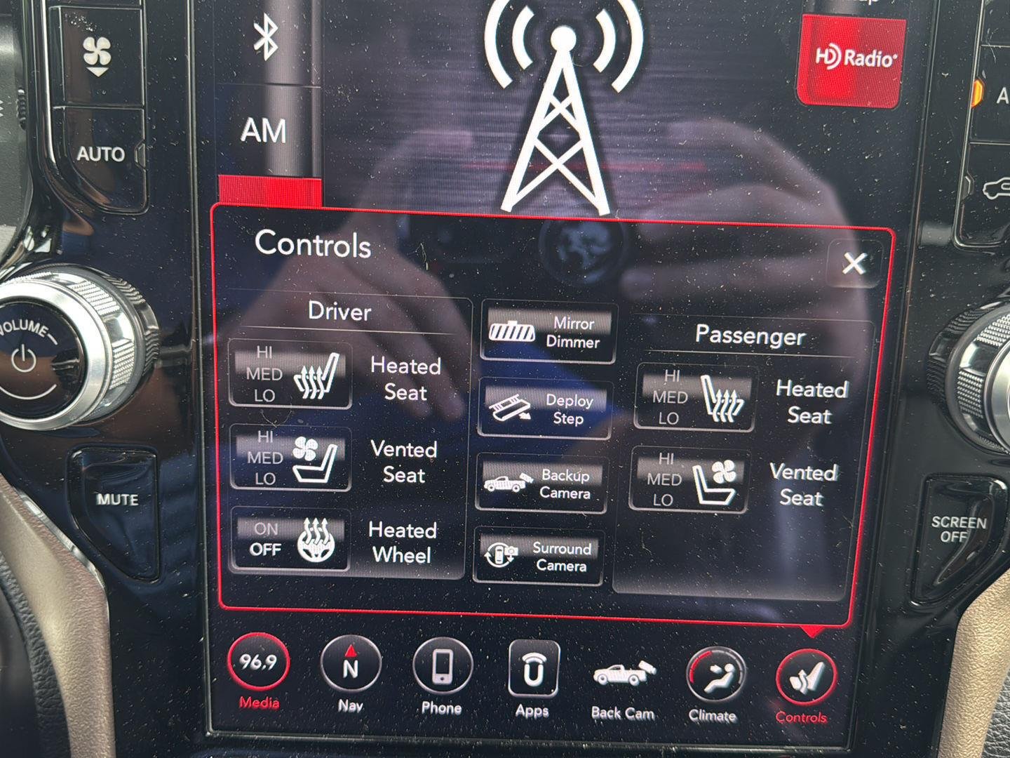Used 2019 Diamond Black Crystal Pearlcoat Ram Laramie image 14