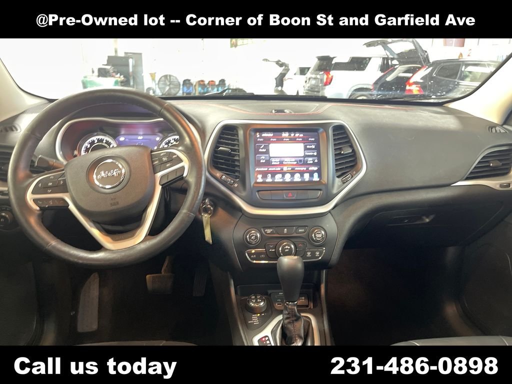 Used 2014 Red Jeep Trailhawk image 18