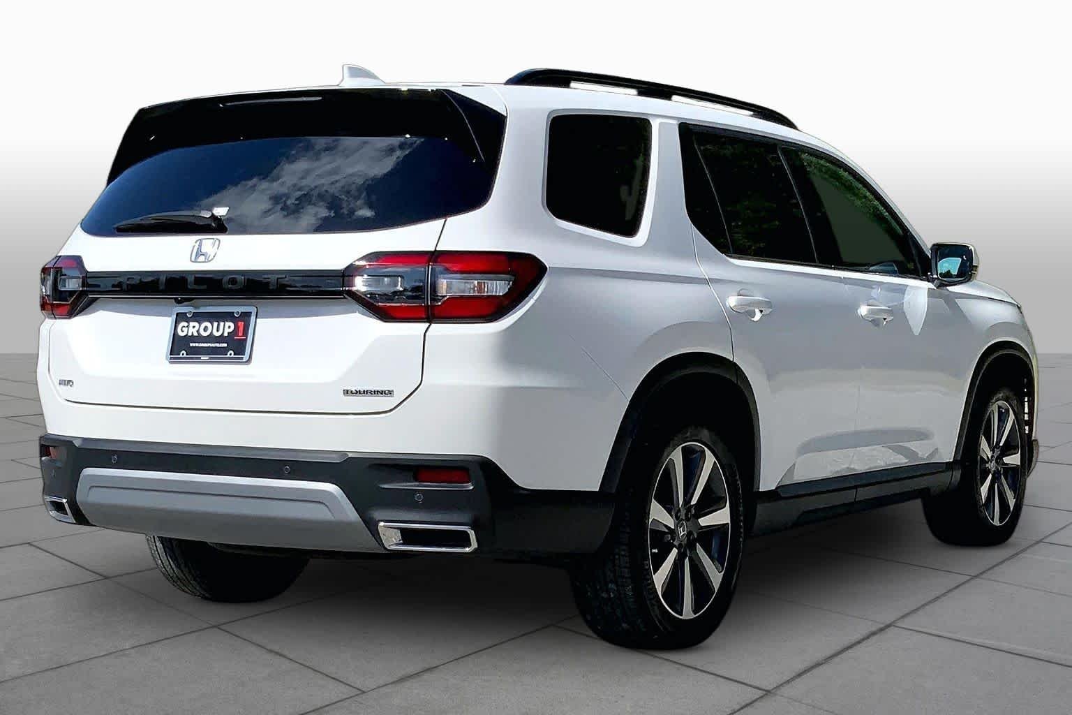 Certified Used 2025 Platinum White Pearl Honda AWD TRG image 13