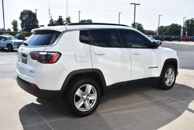 Used 2022 White Jeep Latitude image 5