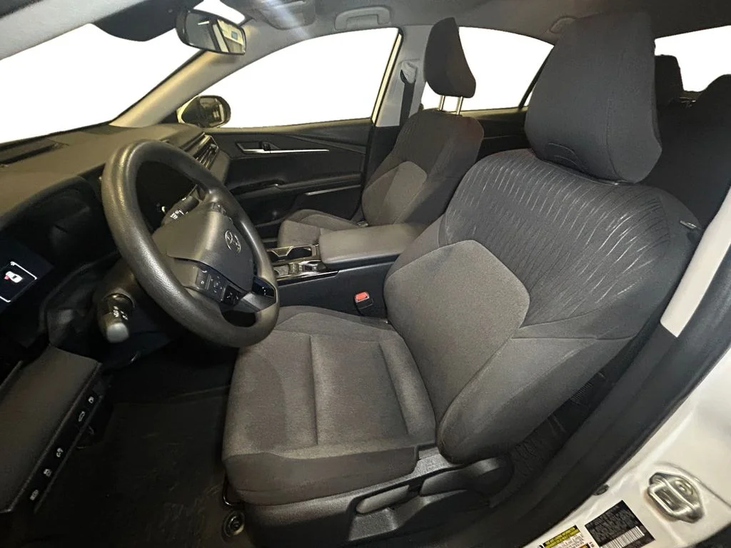 Used 2025 Ice Toyota LE image 9