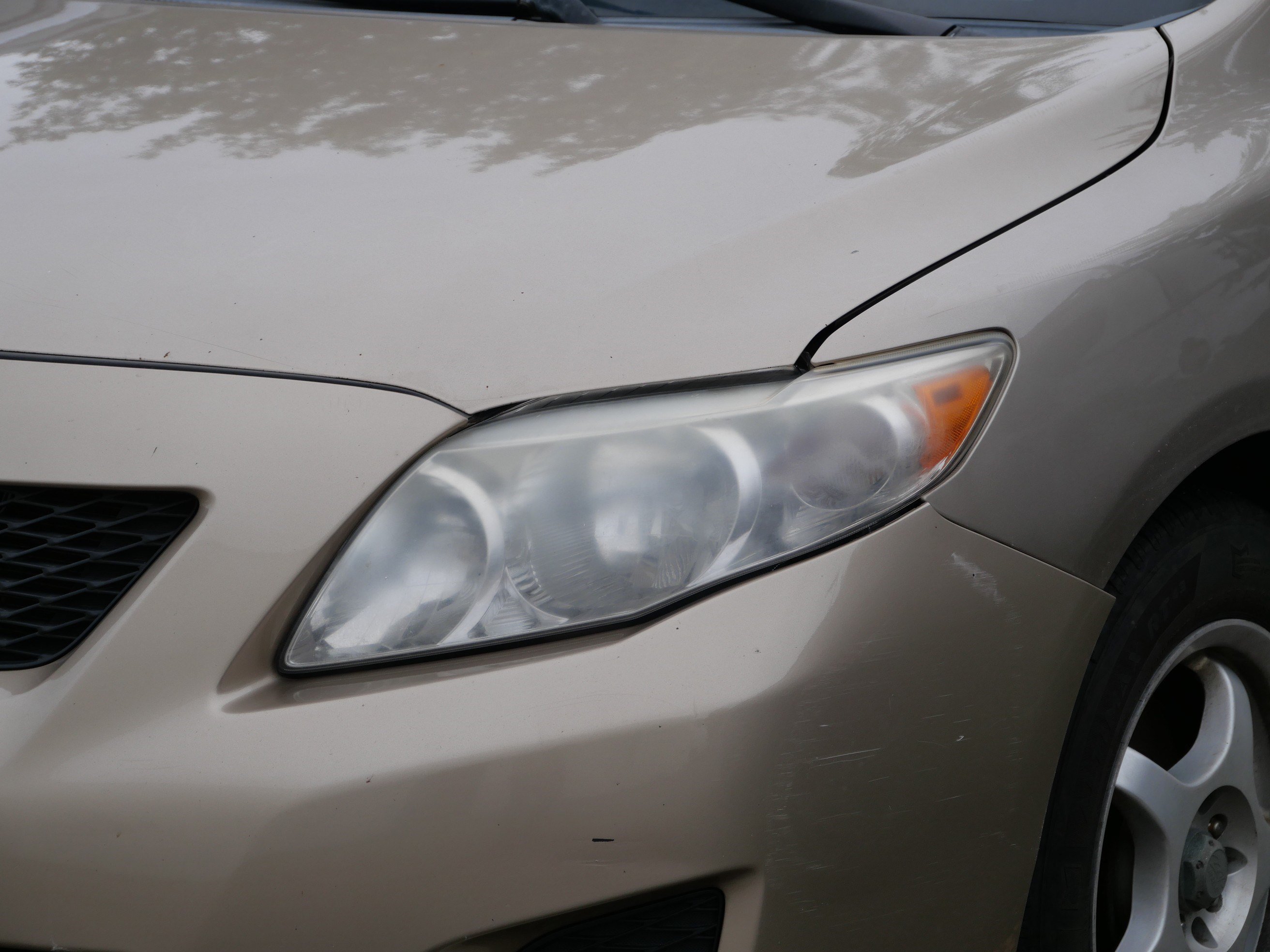 Used 2009 Desert Sand Mica Toyota LE image 4