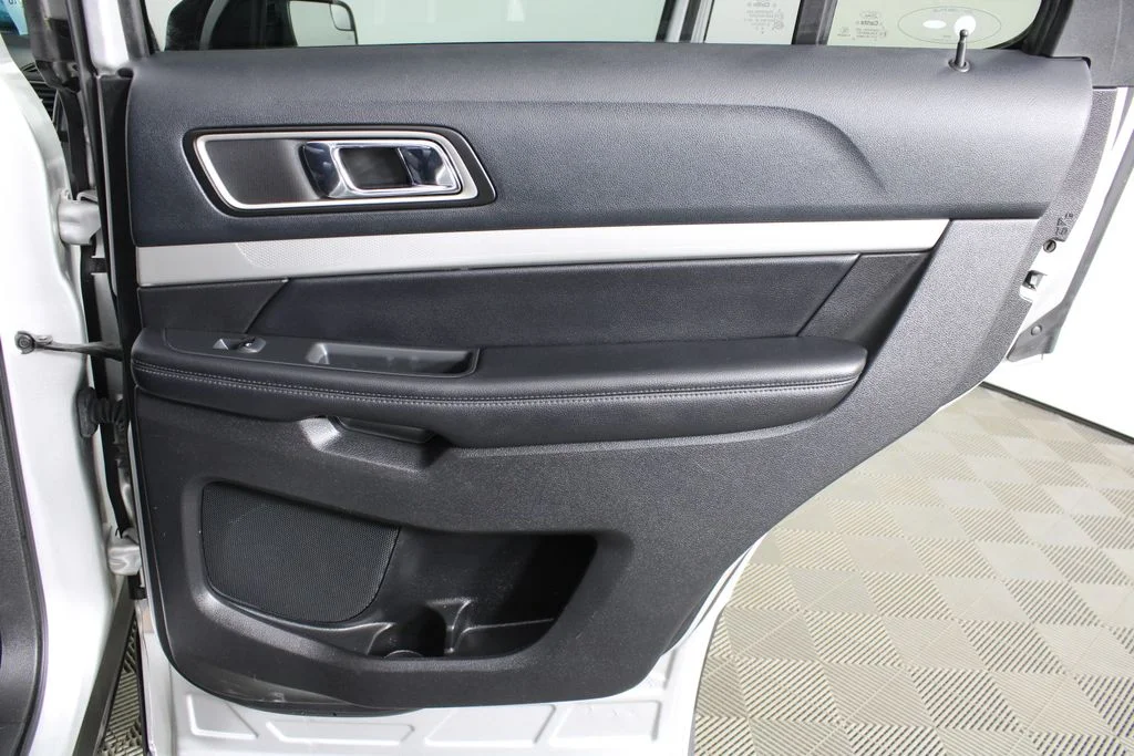 Used 2016 Ingot Silver Ford XLT image 11