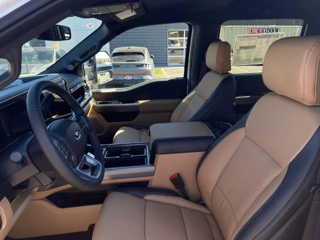 New 2026 Oxford White Ford F-450® LARIAT® image 10