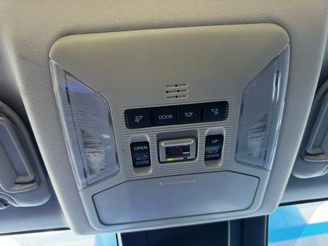 2025 Toyota RAV4 XLE - Photo 30