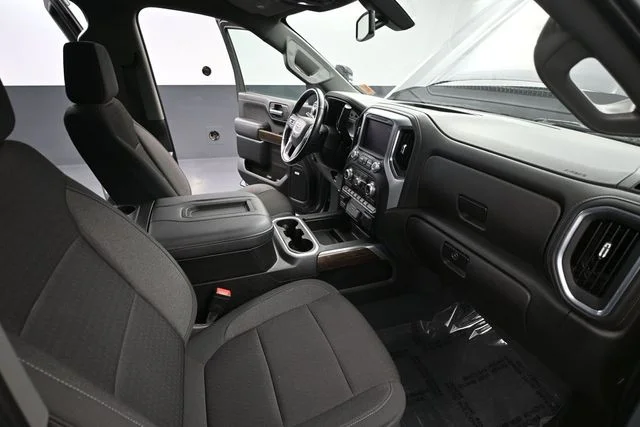 Used 2021 Silver GMC Elevation image 40