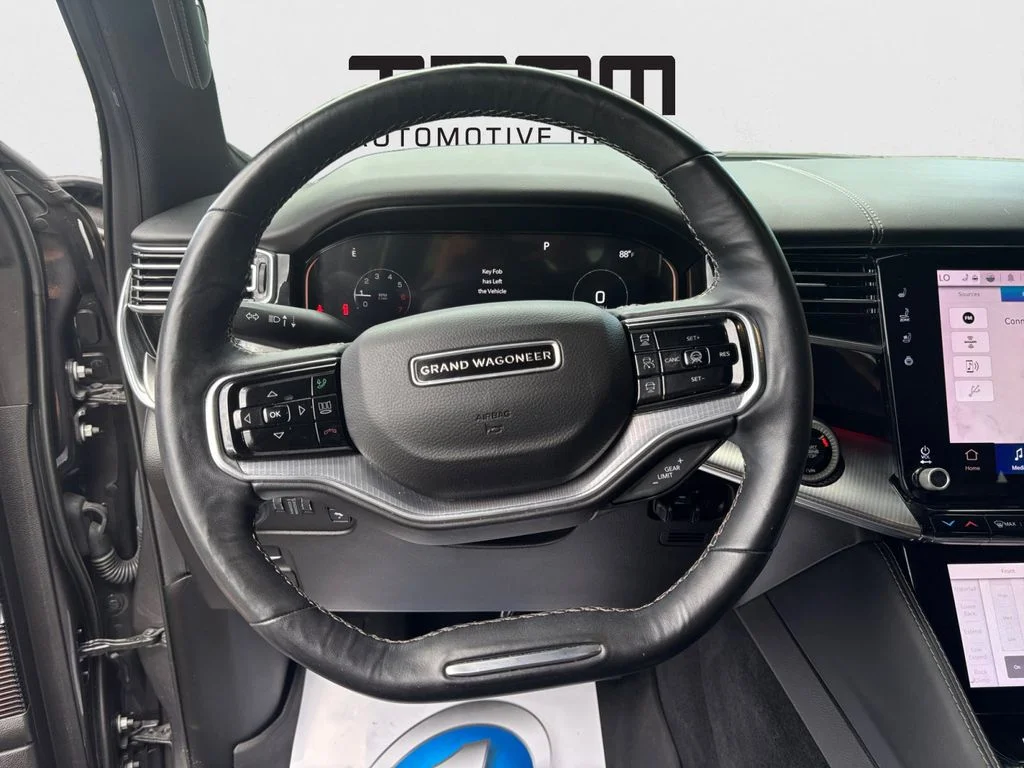 Used 2023 Gray Jeep Base image 18