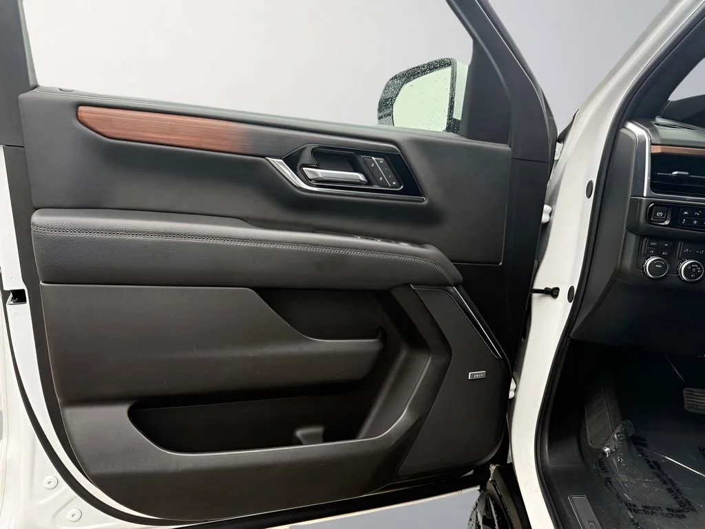Used 2025 Summit White GMC Denali image 13