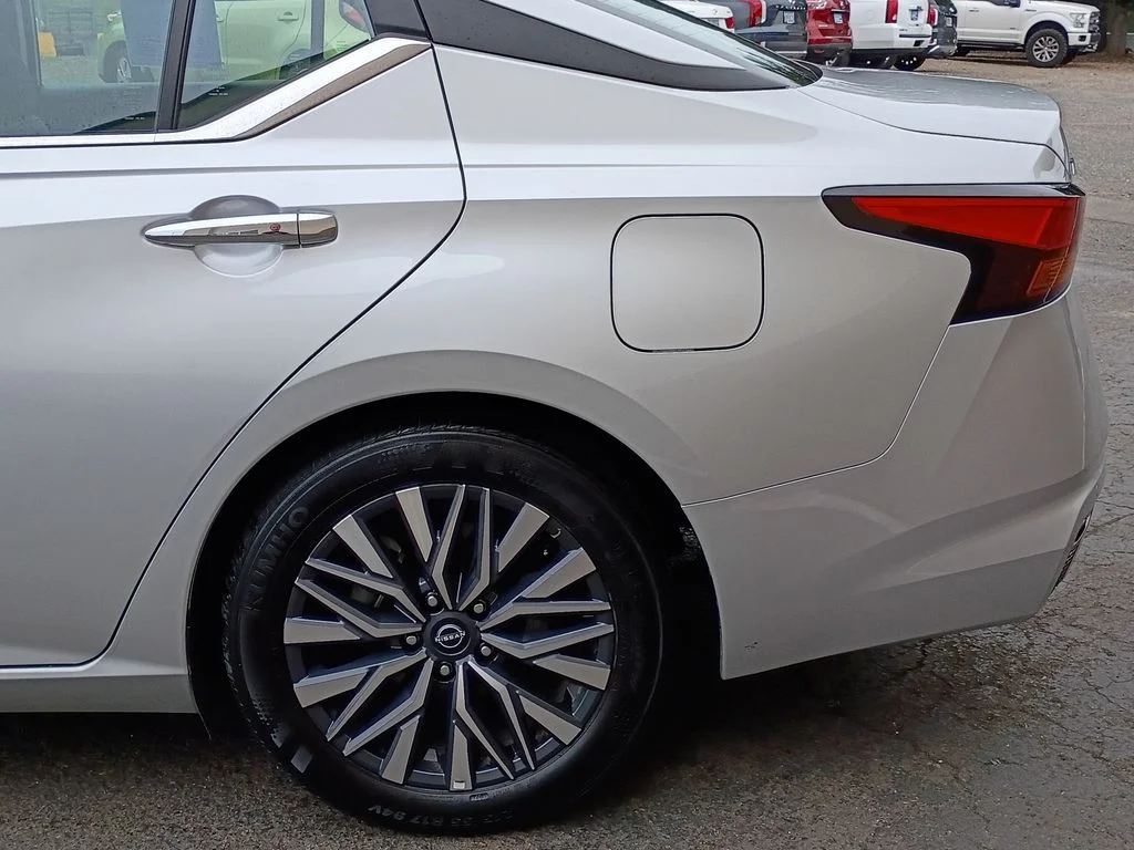 Used 2025 Brilliant Silver Metallic Nissan 2.5 SV image 8
