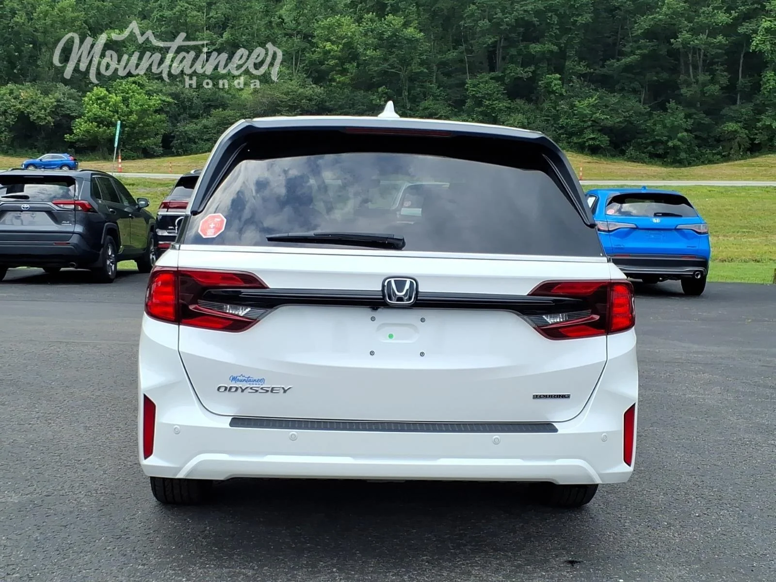 Used 2025 Platinum White Pearl Honda Touring image 6
