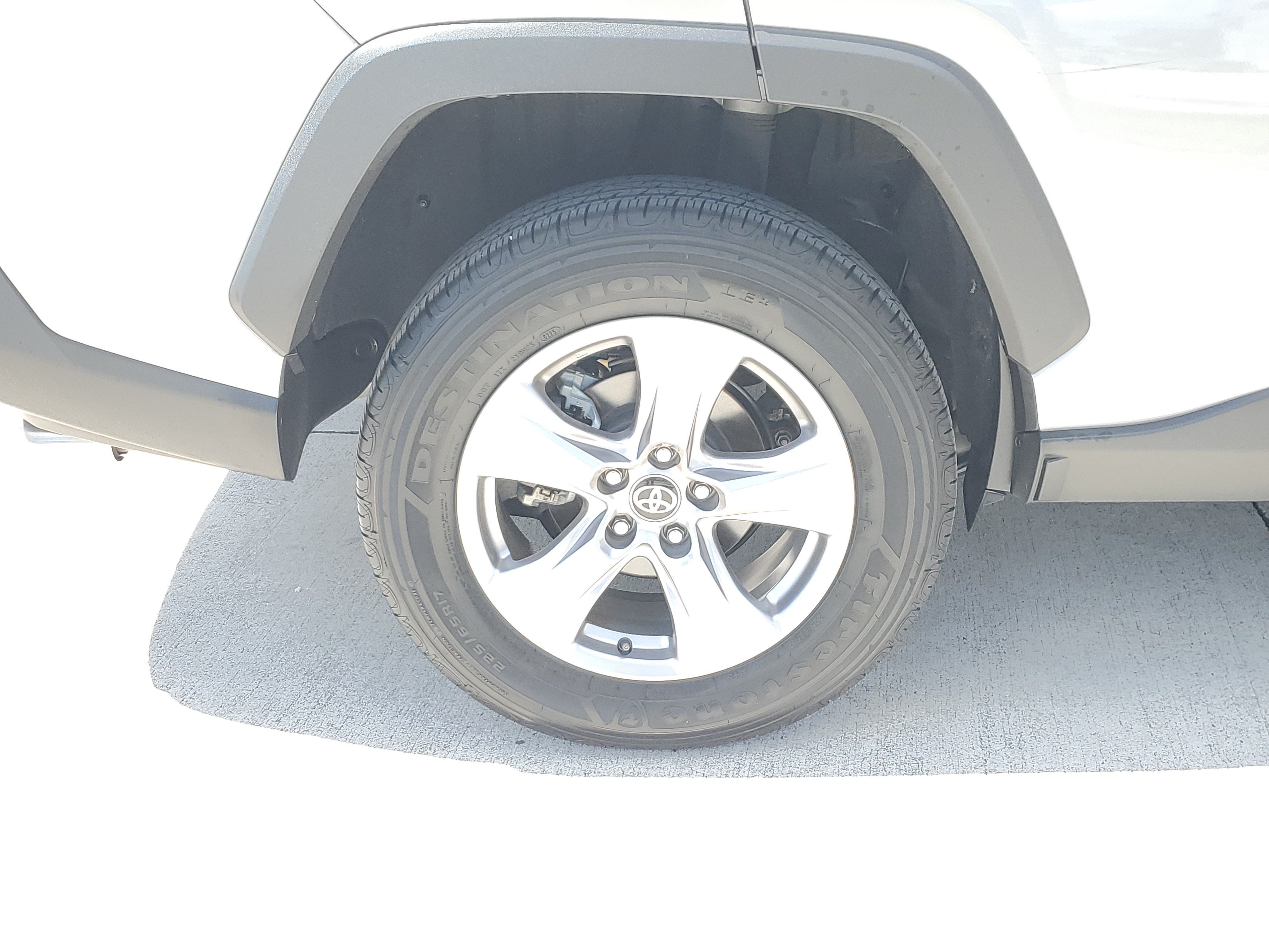 Used 2025 Silver Sky Metallic Toyota XLE image 7