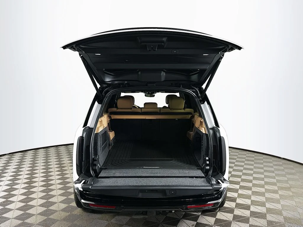 New 2026 Fuji White Land Rover SE image 29
