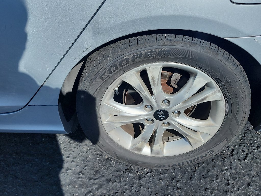 Used 2013 Radiant Silver Metallic Hyundai Limited PZEV image 11