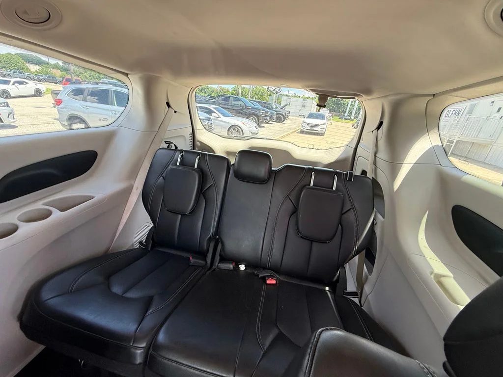 Used 2023 Silver Chrysler Touring L image 25