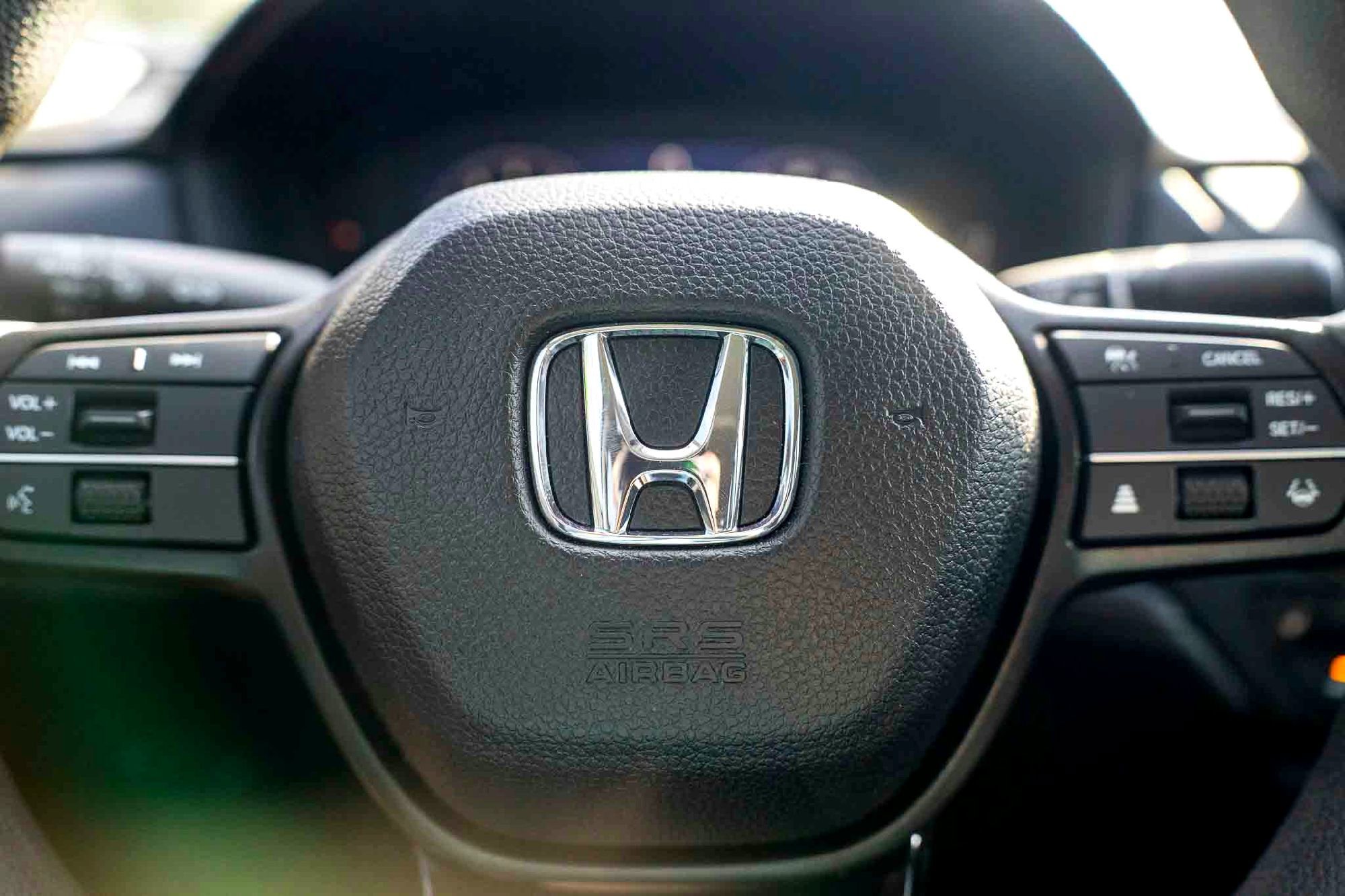 Used 2025 Silver Metallic Honda SE image 13