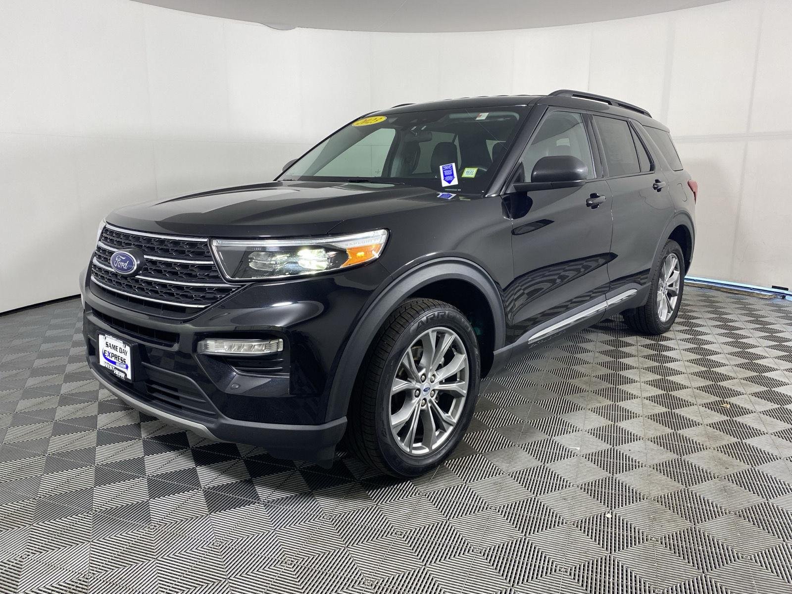 Used 2023 Agate Black Ford XLT image 3