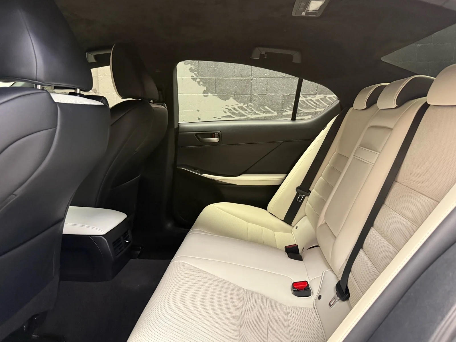 Used 2021 Ultra White (083) Lexus F SPORT image 33