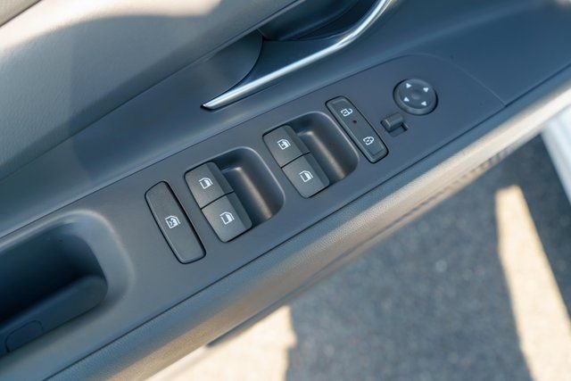 Used 2024 White Hyundai SE image 17