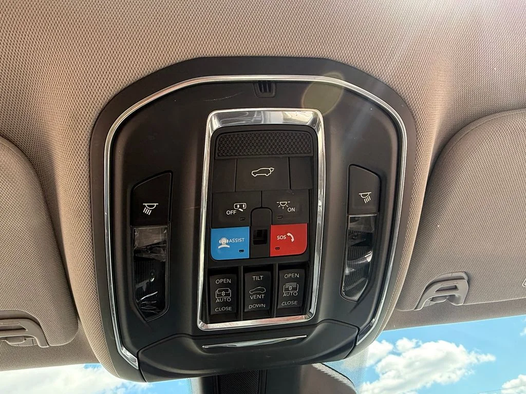 Used 2024 Black Jeep  image 17