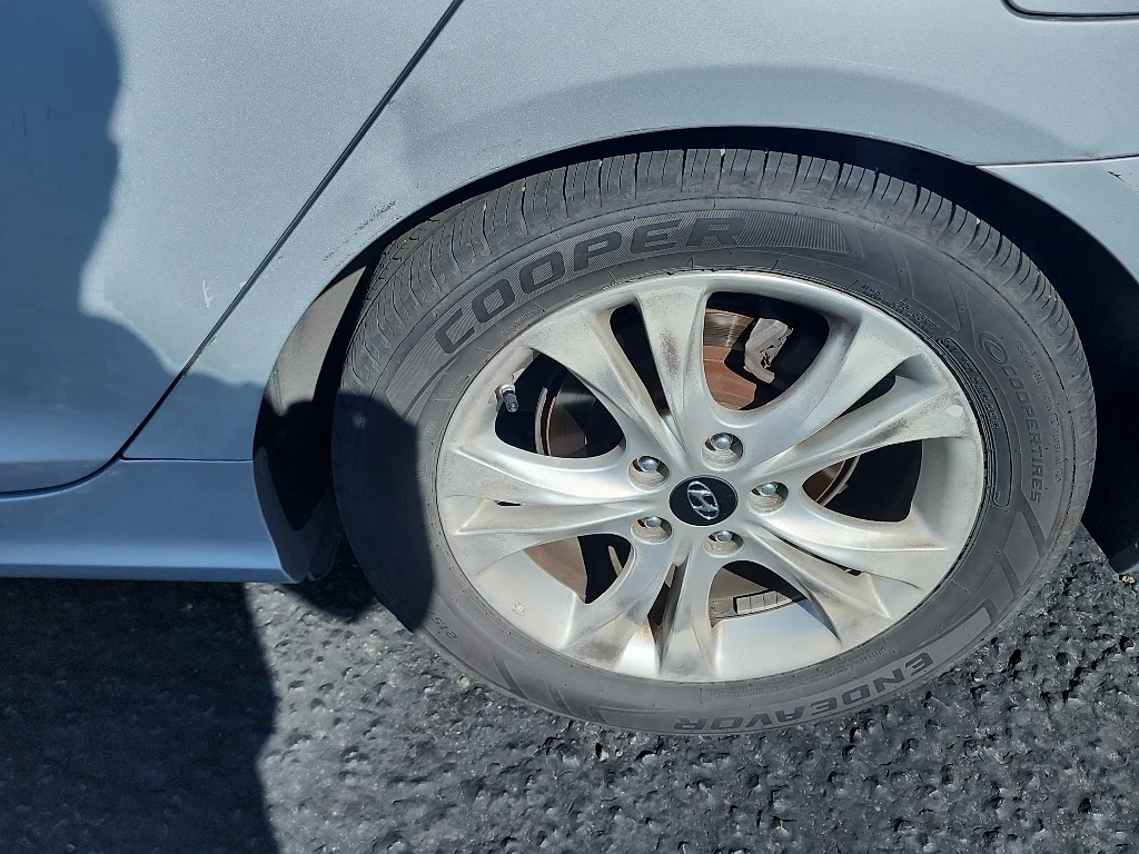 Used 2013 Radiant Silver Metallic Hyundai Limited PZEV image 11
