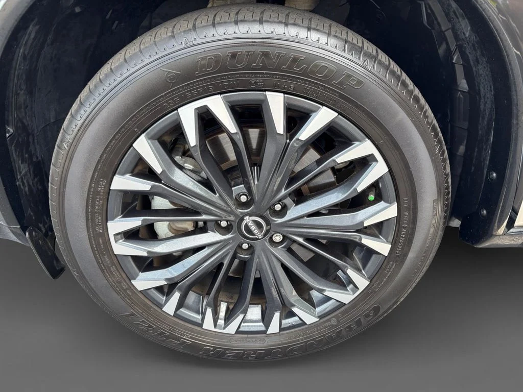Used 2025 Gold Nissan Platinum image 16