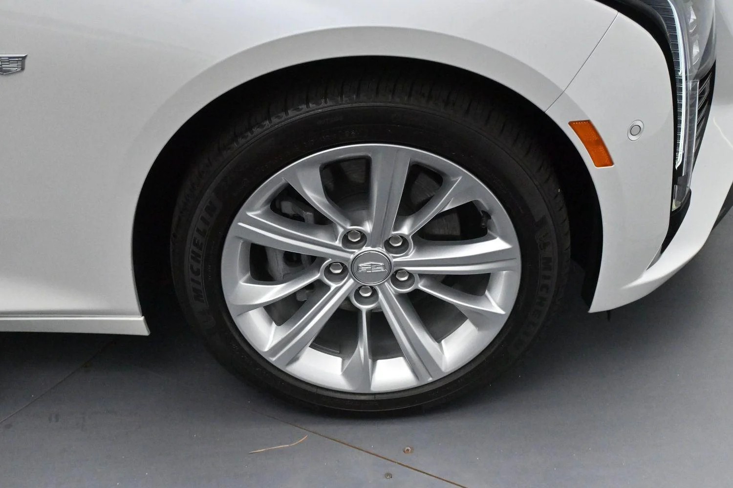 Used 2025 Crystal White Tricoat Cadillac Premium Luxury image 36