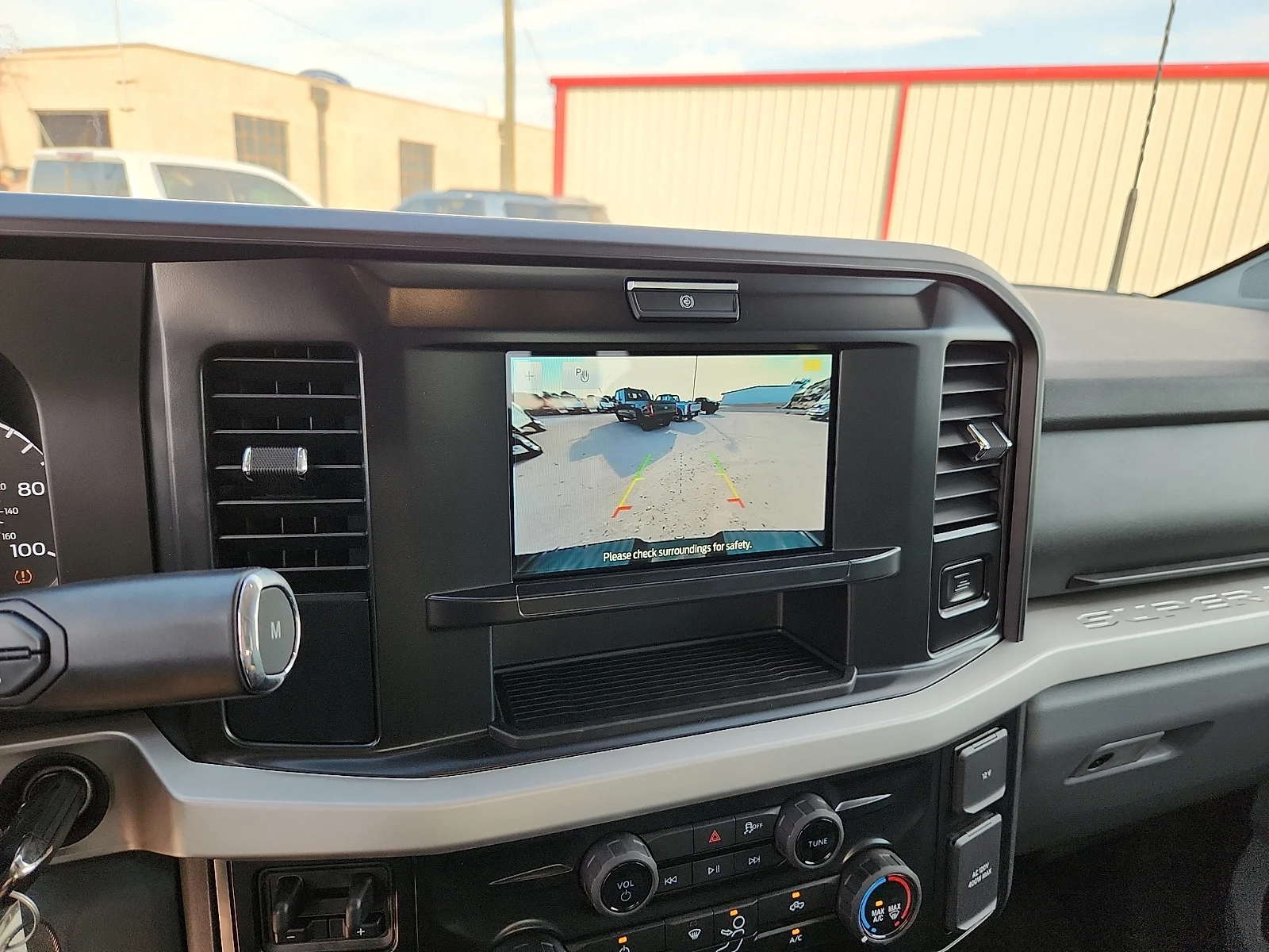 New 2027 Oxford White Ford XLT image 23