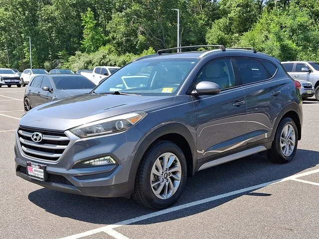 Used 2017 Gray Hyundai SE image 4