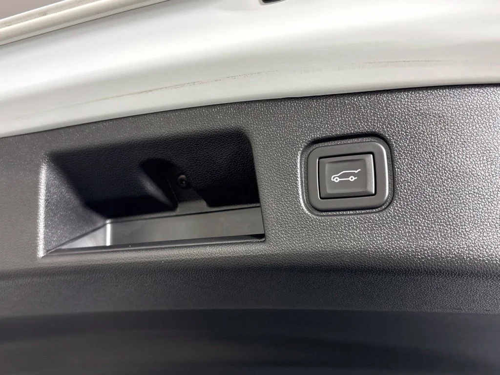 Used 2024 Summit White Chevrolet LT image 28